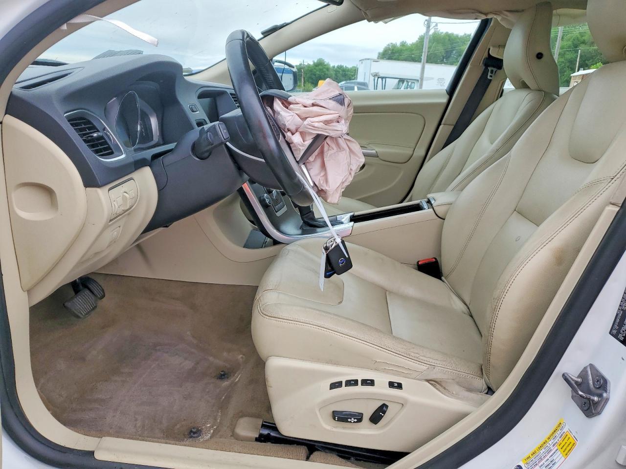 2015 VOLVO S60