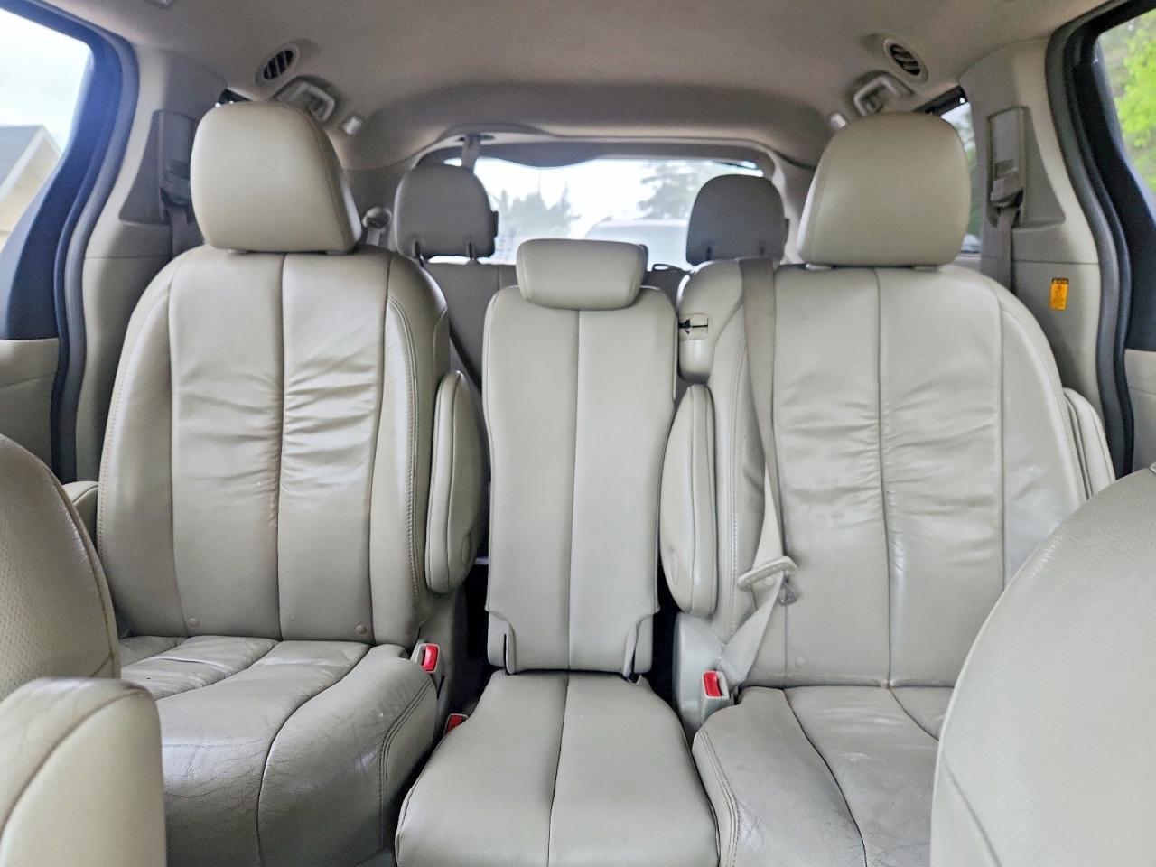 2011 TOYOTA SIENNA