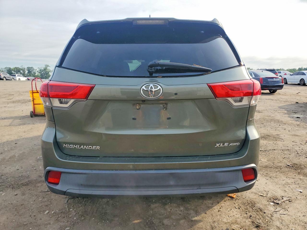 2017 TOYOTA HIGHLANDER