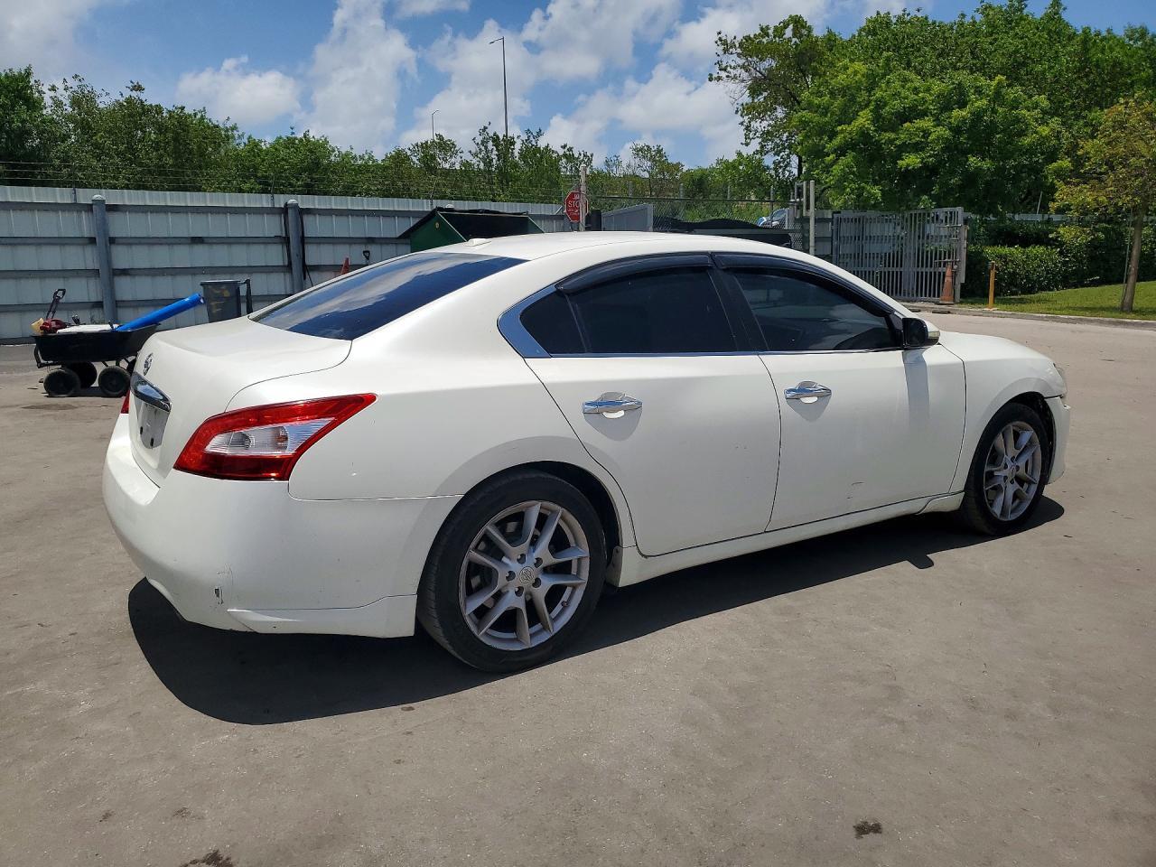 2010 NISSAN Maxima