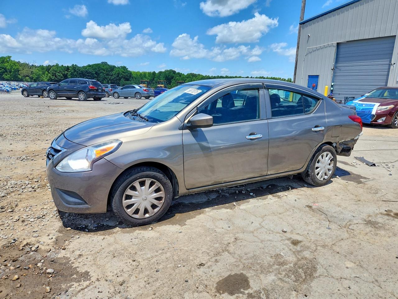 2016 NISSAN VERSA