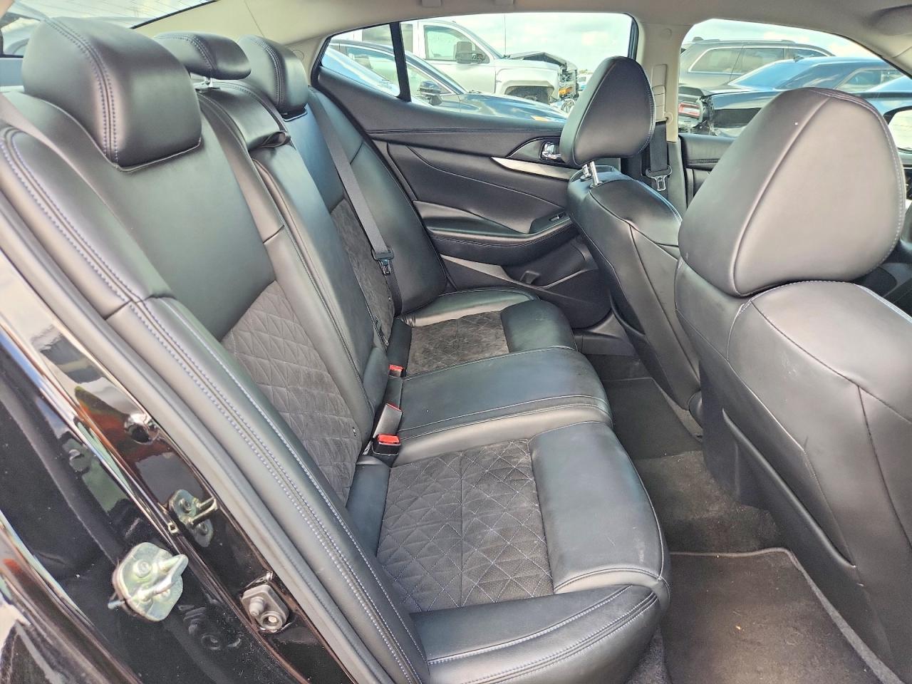 2017 NISSAN Maxima