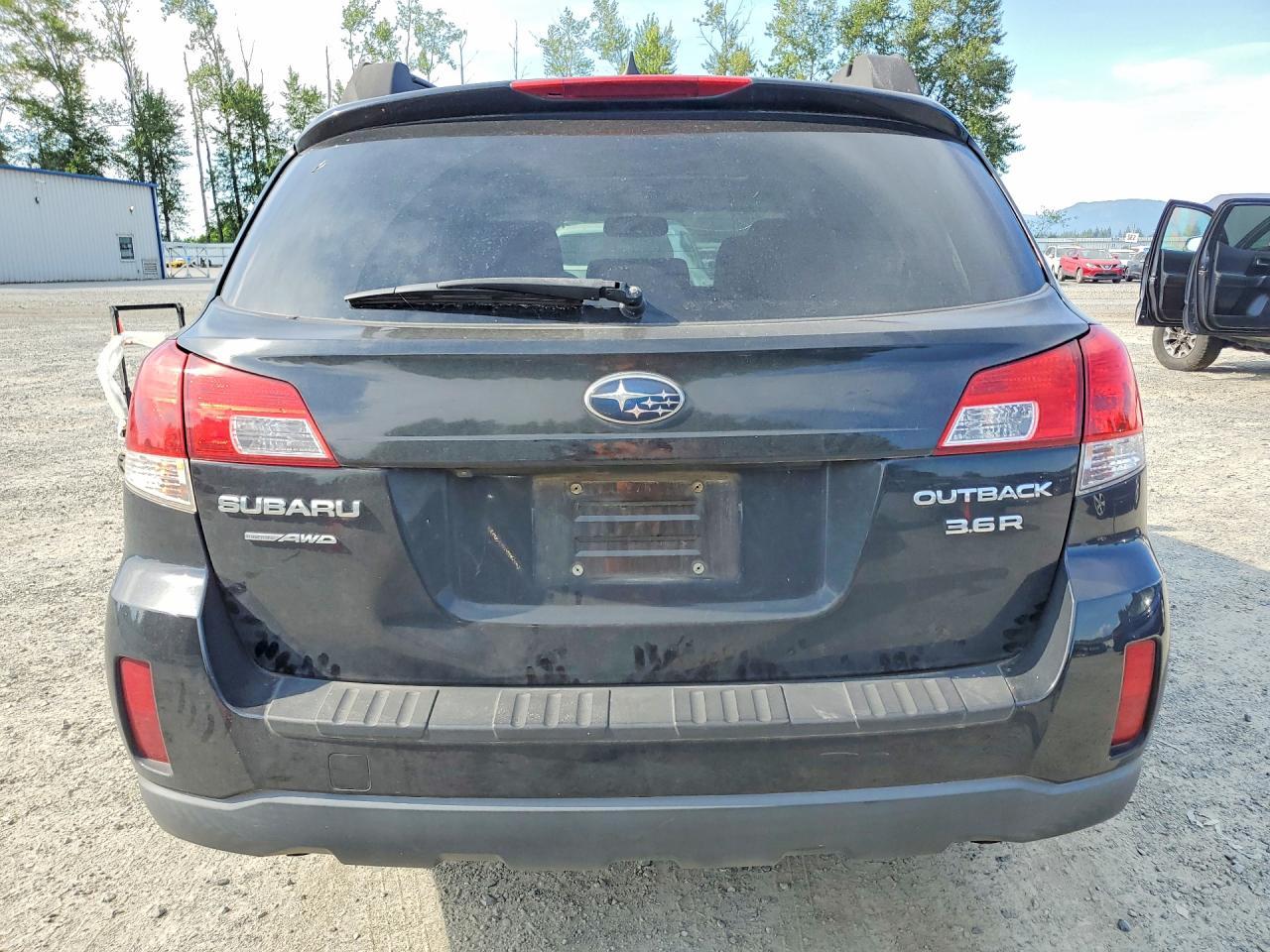 2013 SUBARU Outback