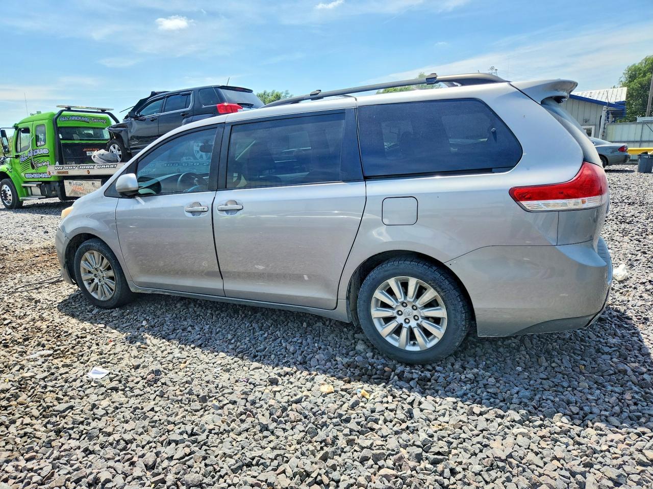 2011 TOYOTA SIENNA