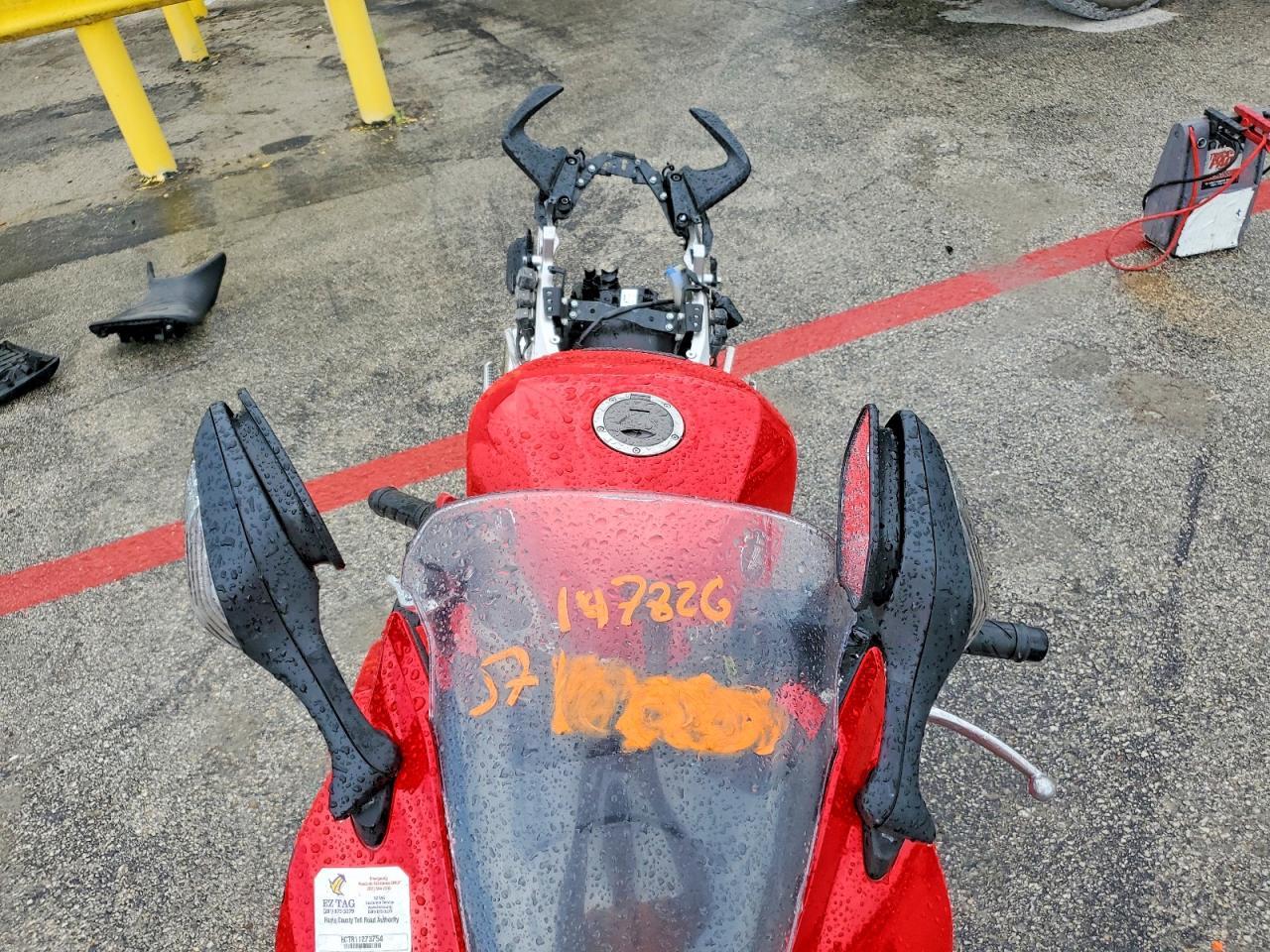 2014 HONDA VFR800