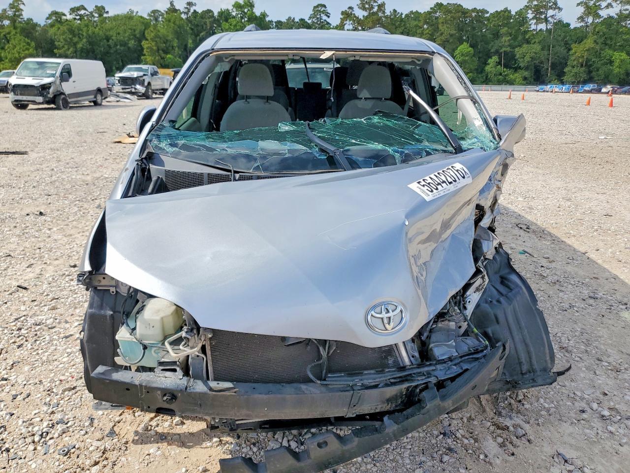 2017 TOYOTA SIENNA