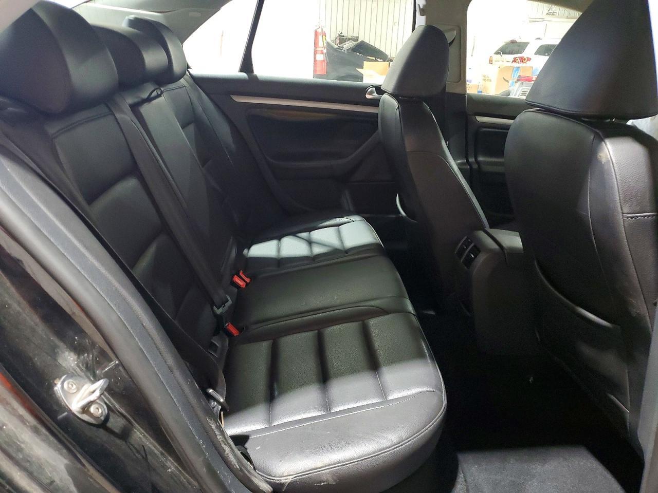 2010 VOLKSWAGEN JETTA