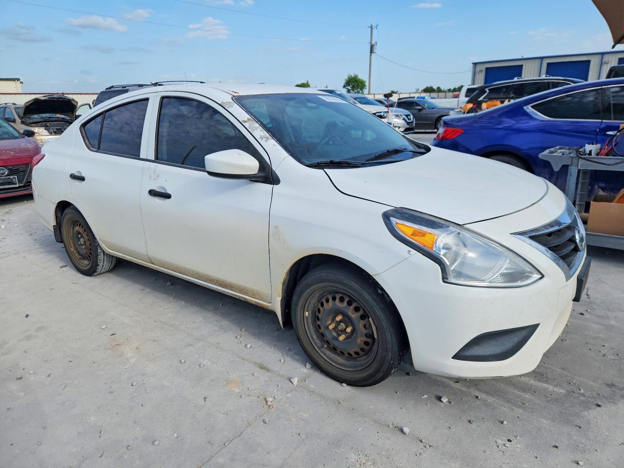 2017 NISSAN VERSA