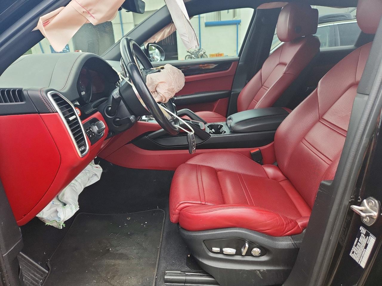2020 PORSCHE CAYENNE