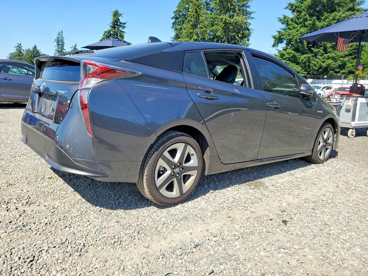 2016 TOYOTA PRIUS