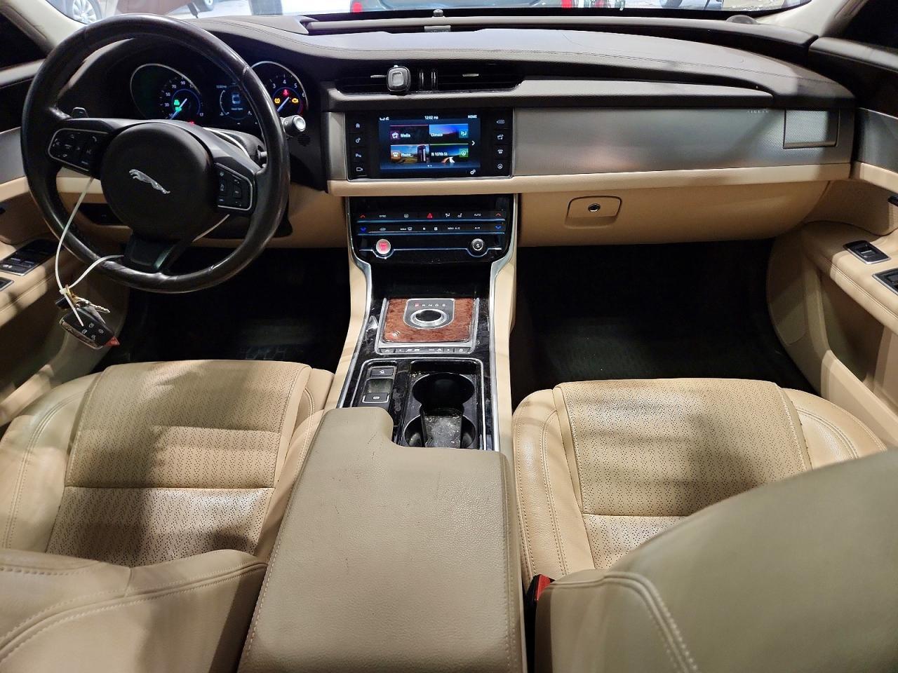 2017 JAGUAR XF