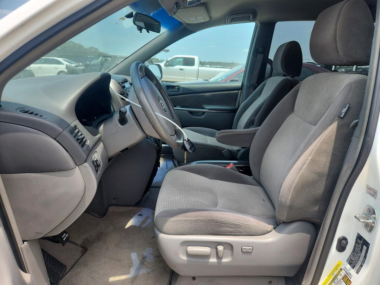 2010 TOYOTA SIENNA