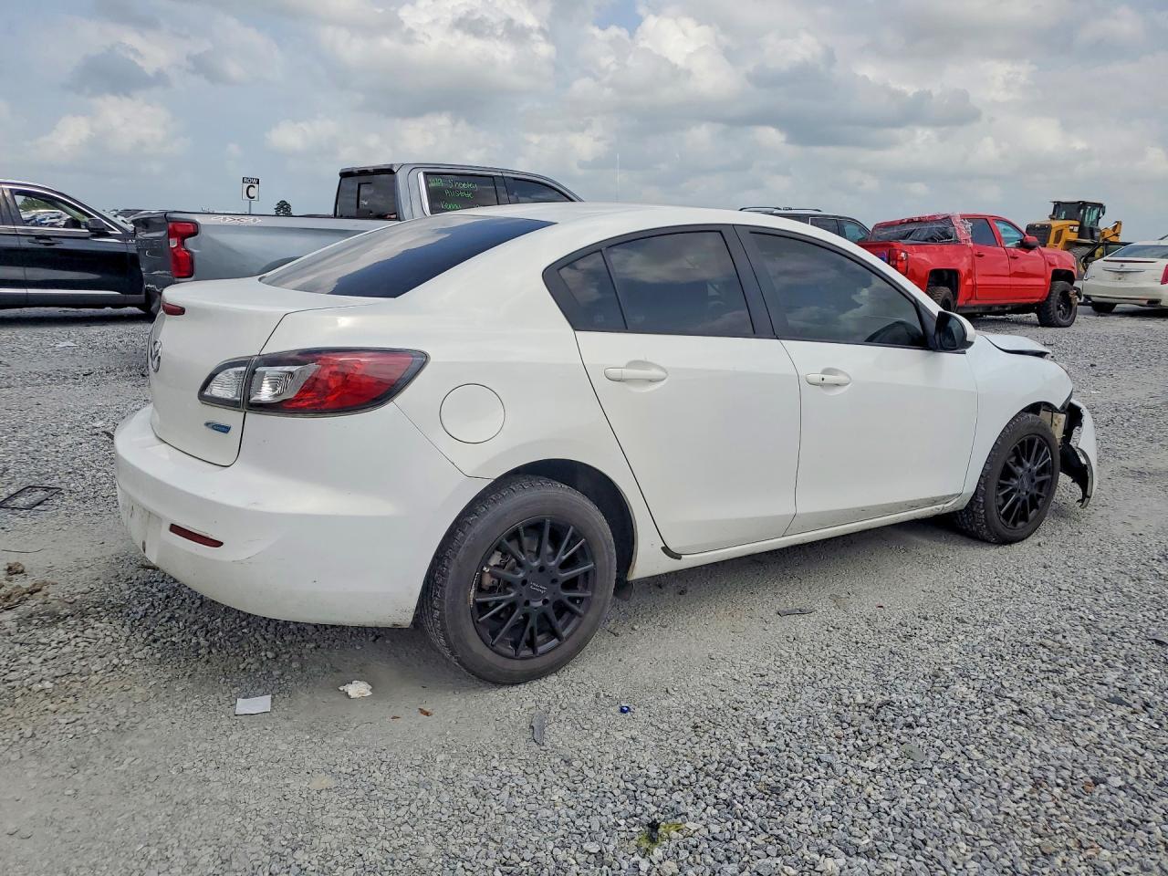 2013 MAZDA 3