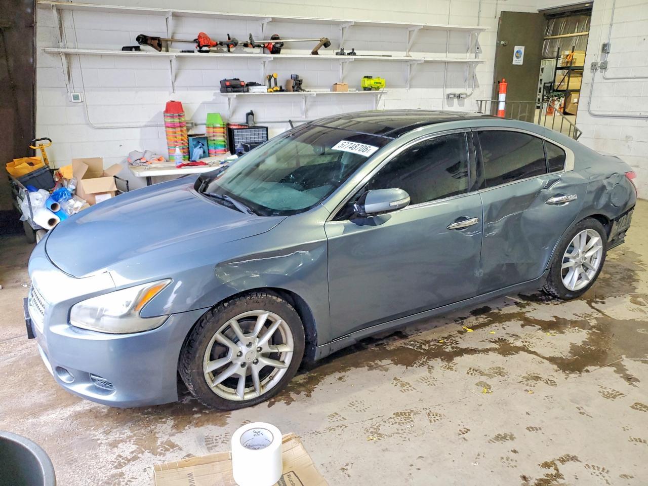 2010 NISSAN Maxima