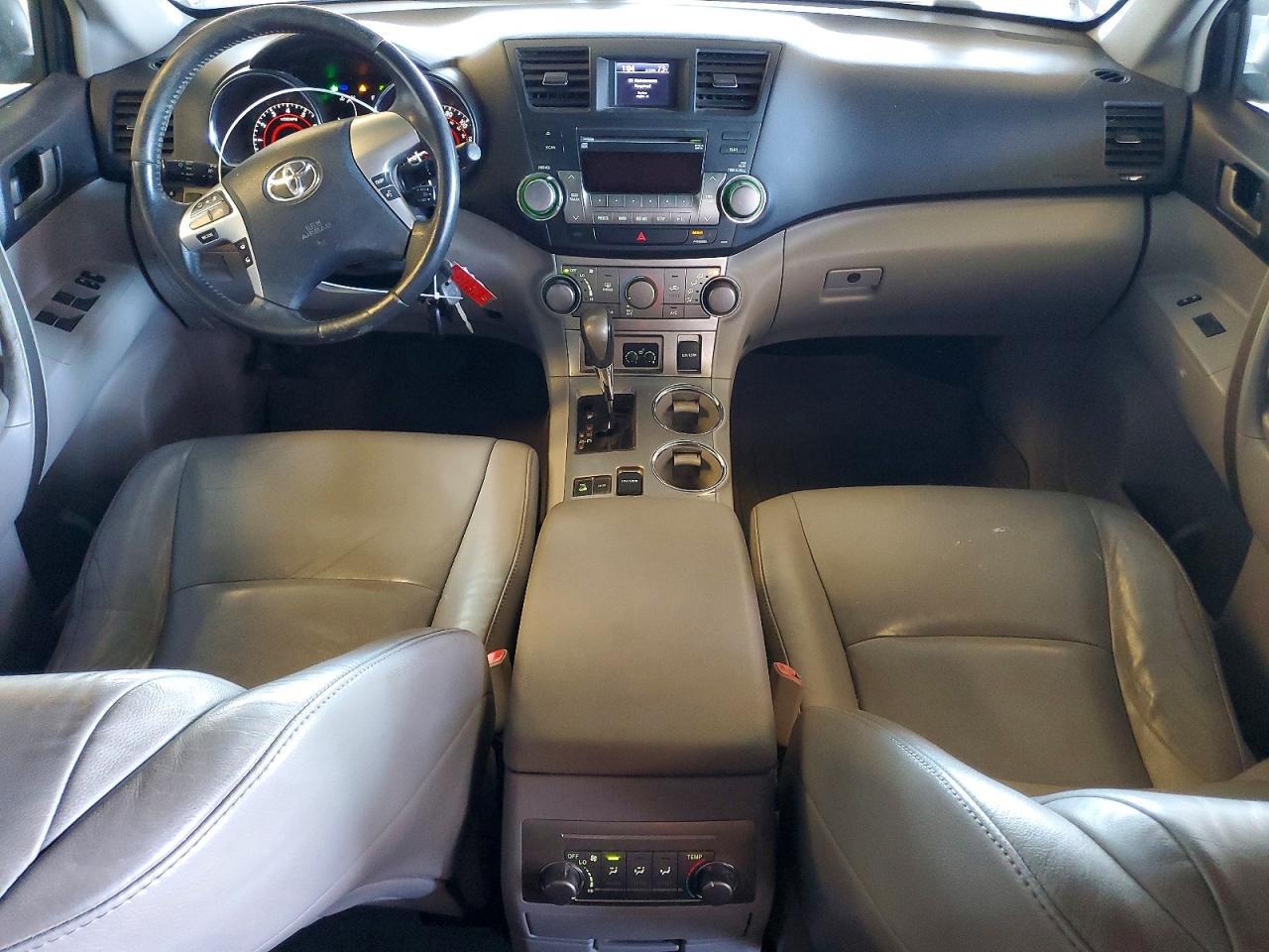 2011 TOYOTA HIGHLANDER