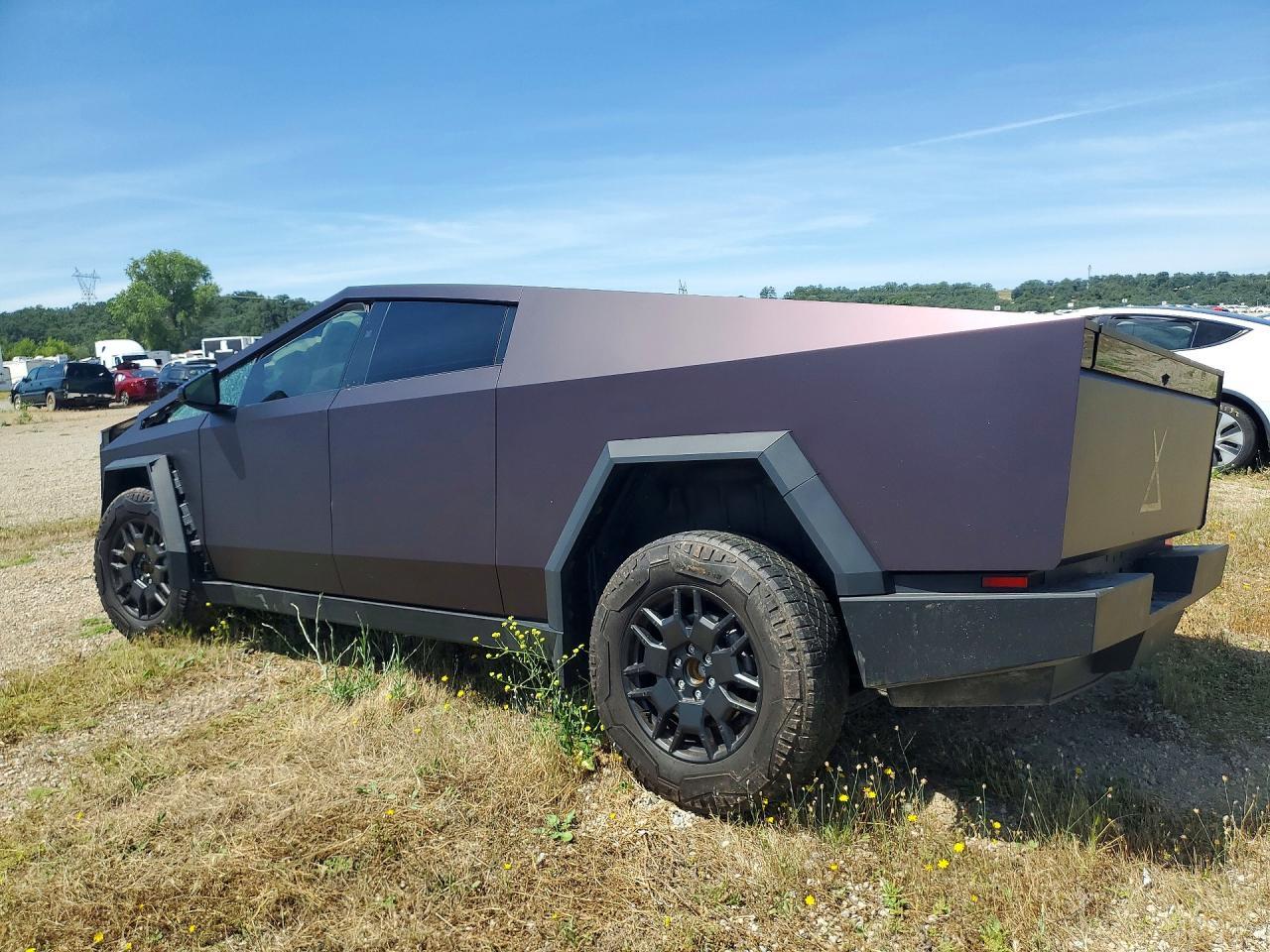 2024 TESLA Cybertruck