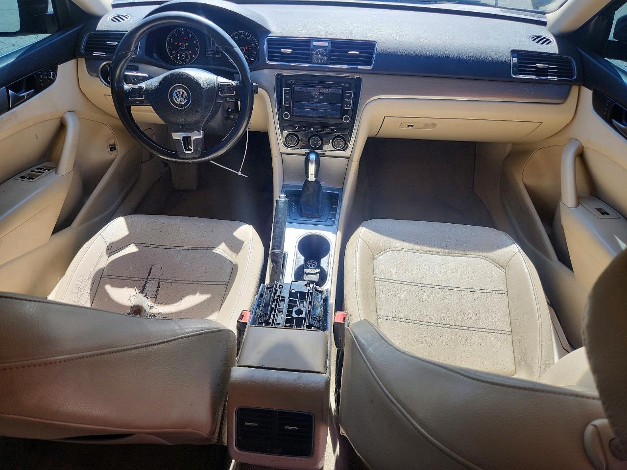 2014 VOLKSWAGEN Passat