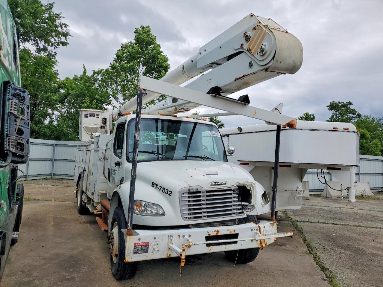 2013 FREIGHTLINER M2