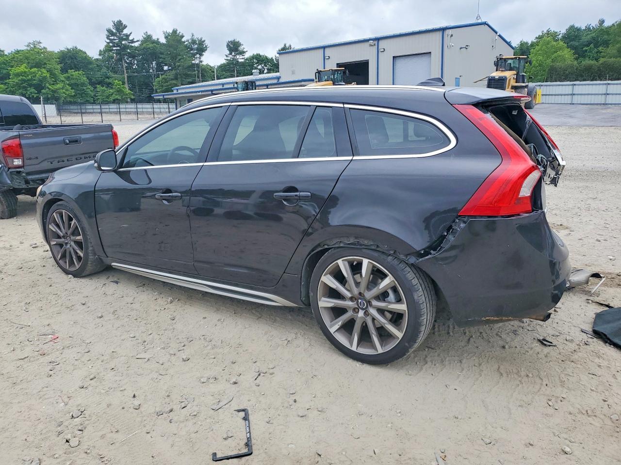 2015 VOLVO V60