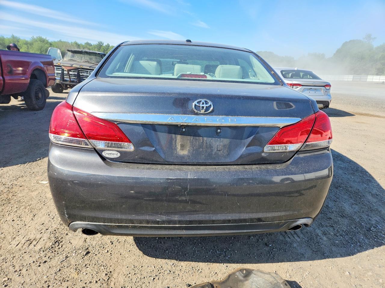 2011 TOYOTA Avalon