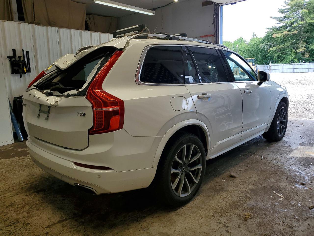 2017 VOLVO XC90