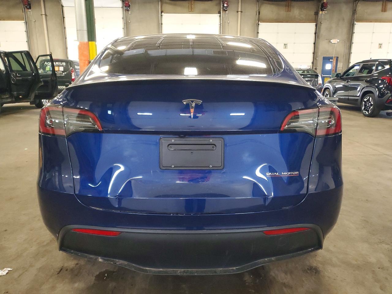 2025 TESLA MODEL Y