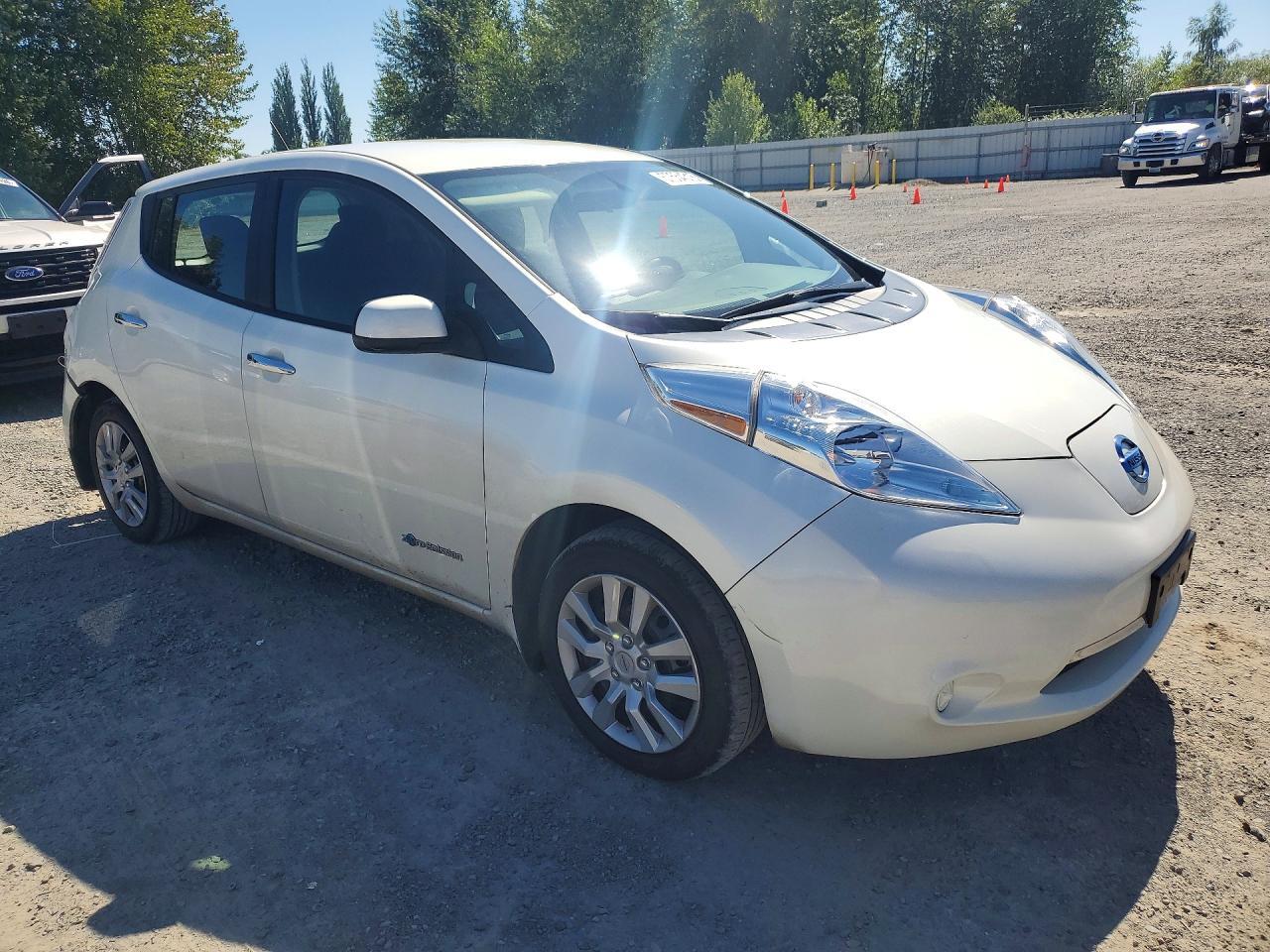 2016 NISSAN LEAF