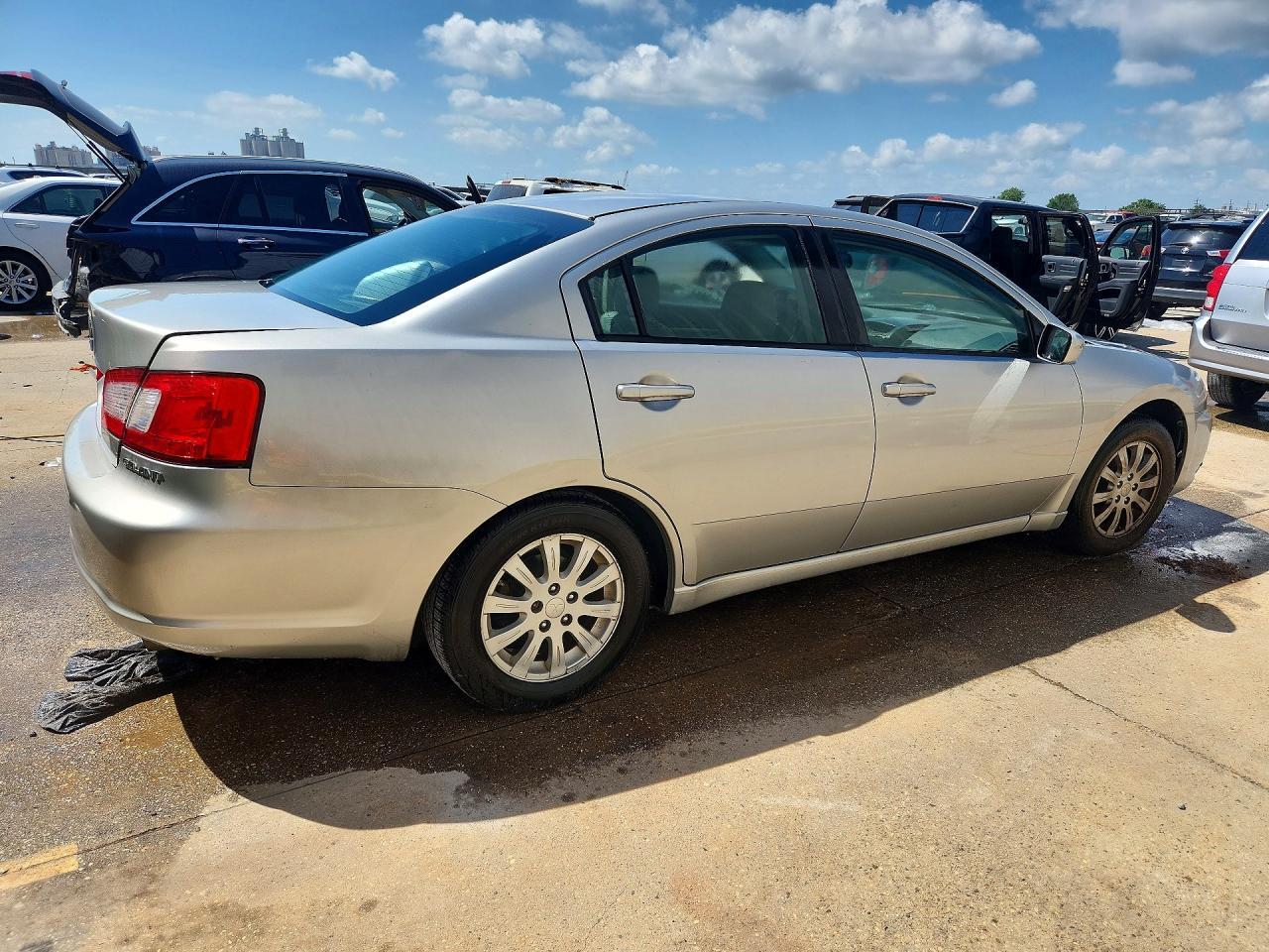 2011 MITSUBISHI Galant