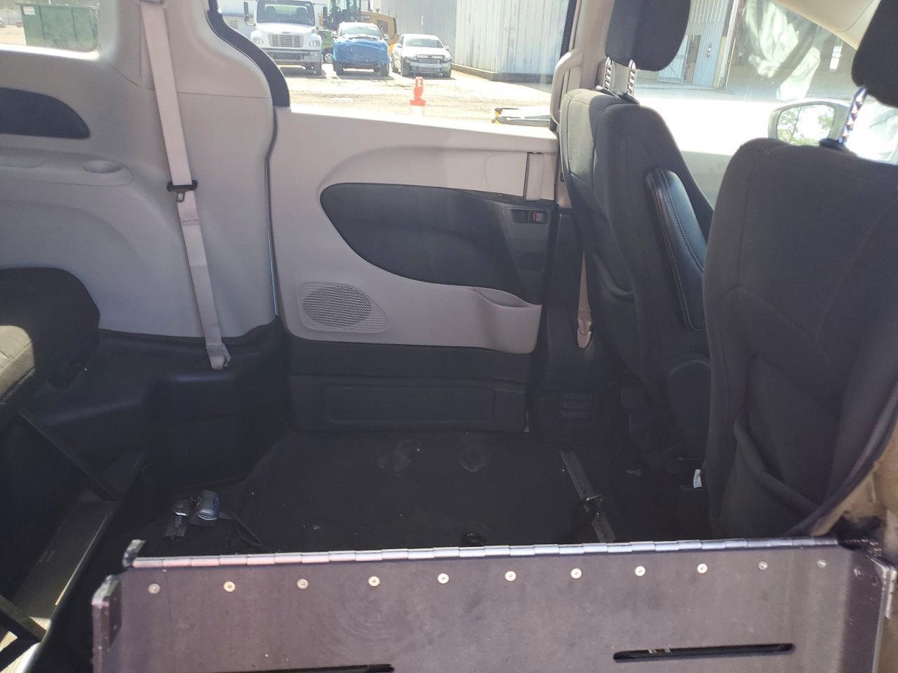 2022 CHRYSLER Voyager