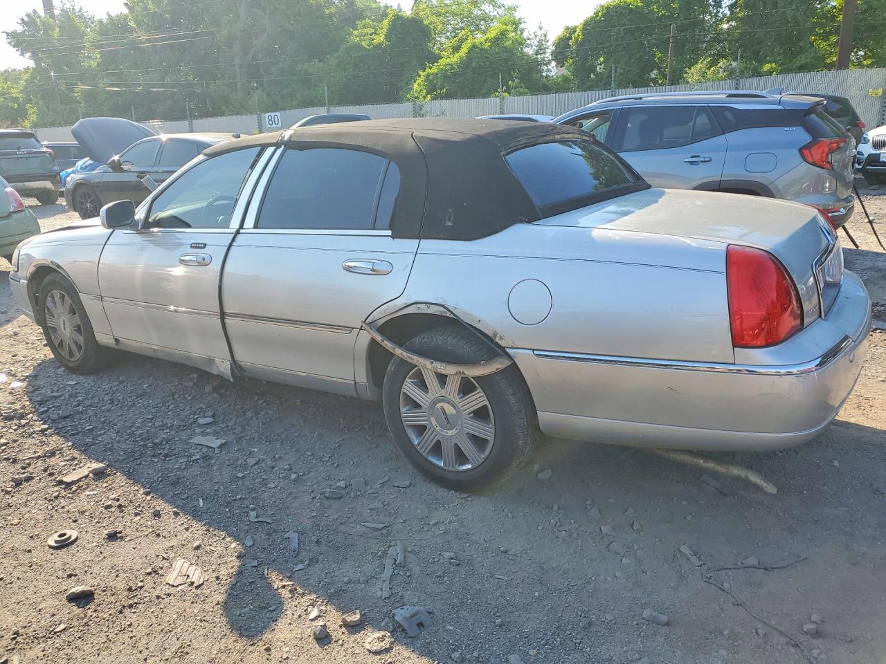 2003 LINCOLN Town Car