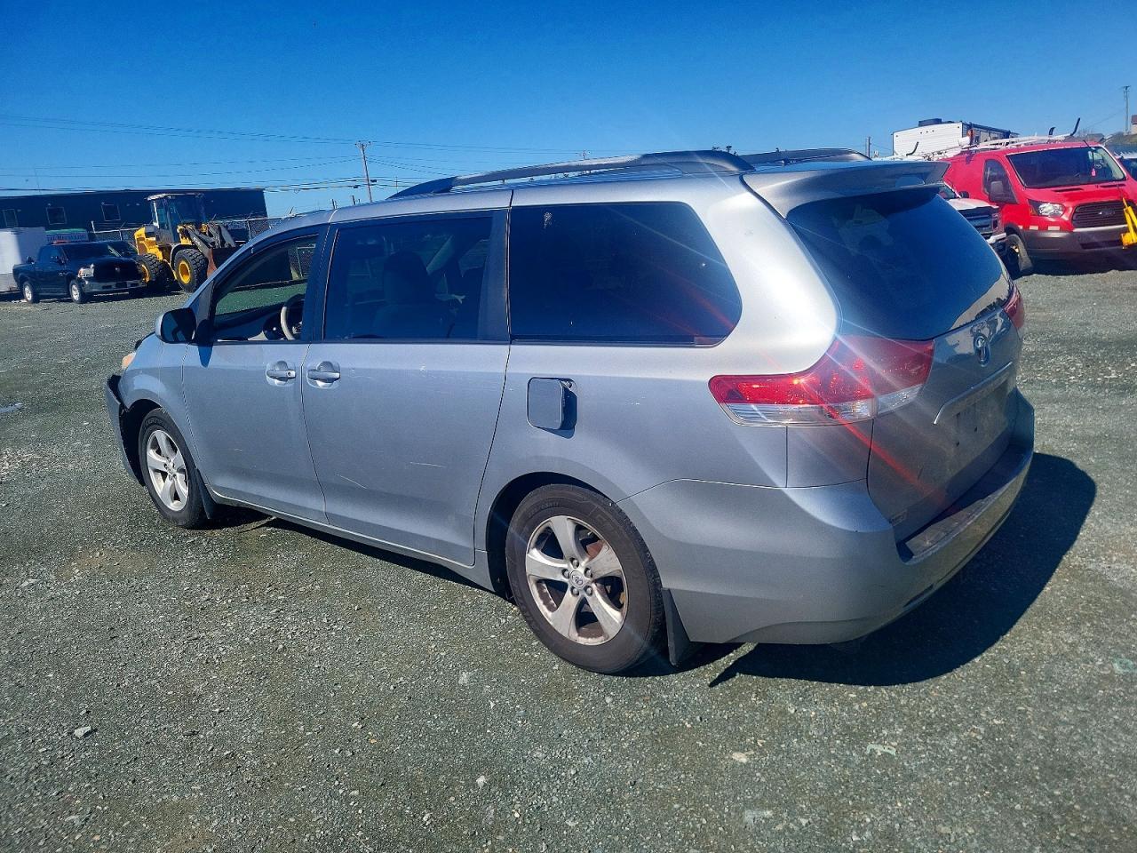 2011 TOYOTA SIENNA
