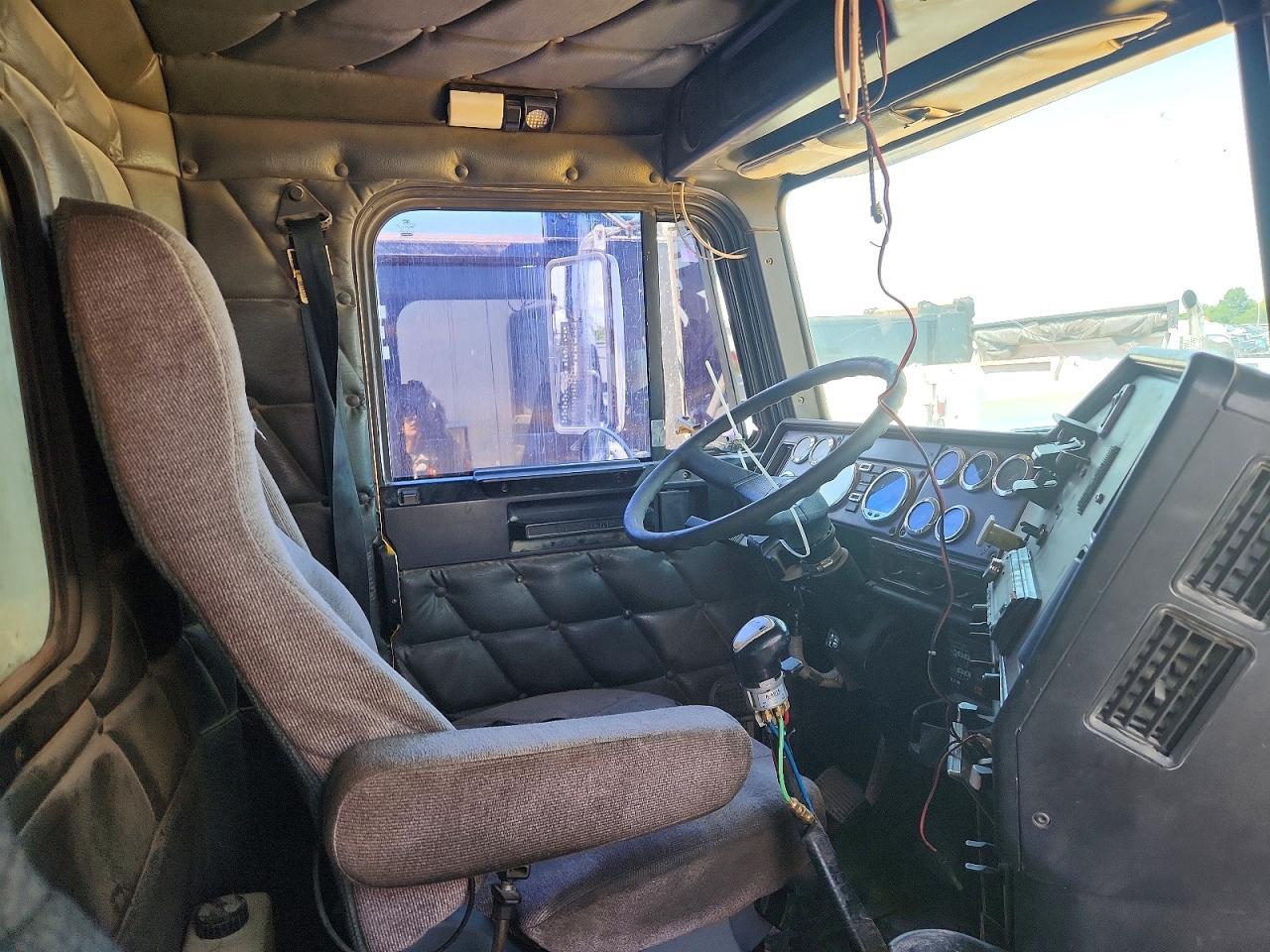 2010 FREIGHTLINER Fld120