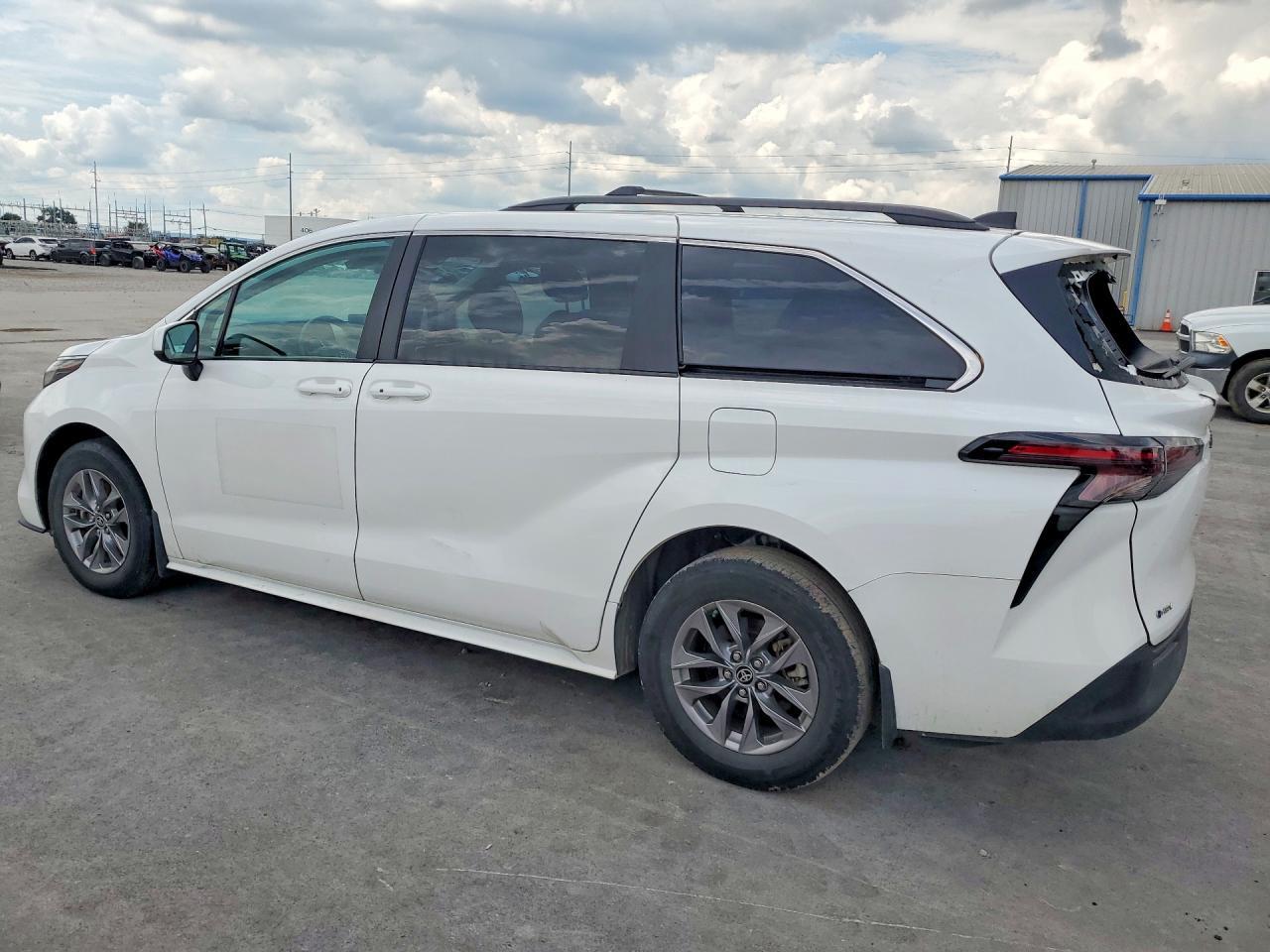 2025 TOYOTA SIENNA