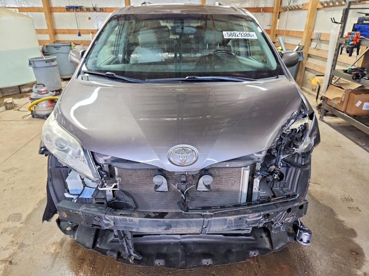 2015 TOYOTA SIENNA