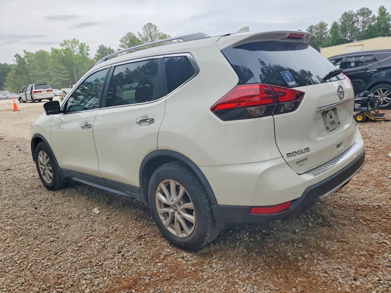 2017 NISSAN ROGUE