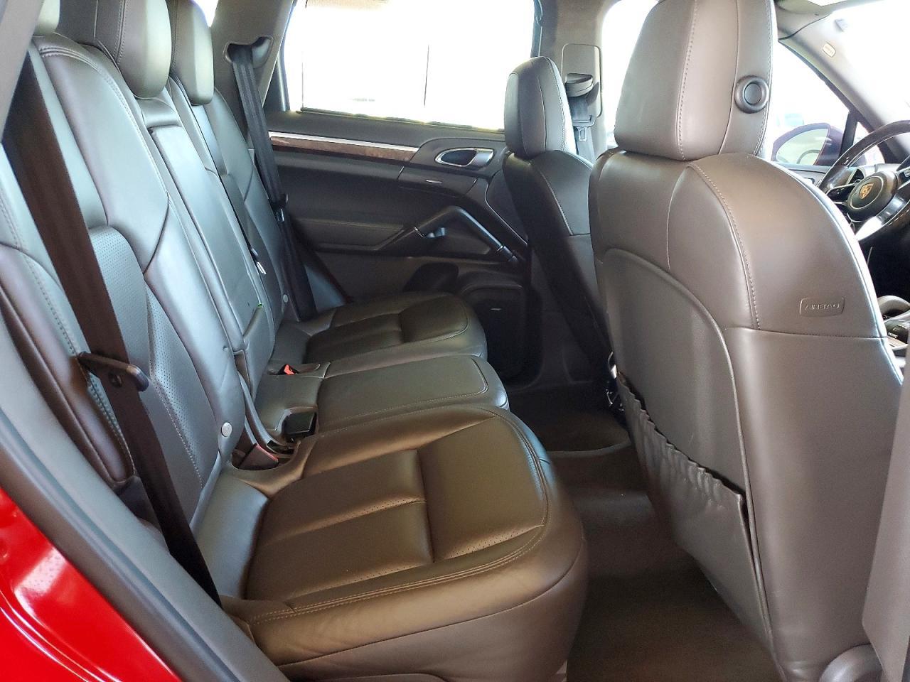 2015 PORSCHE CAYENNE