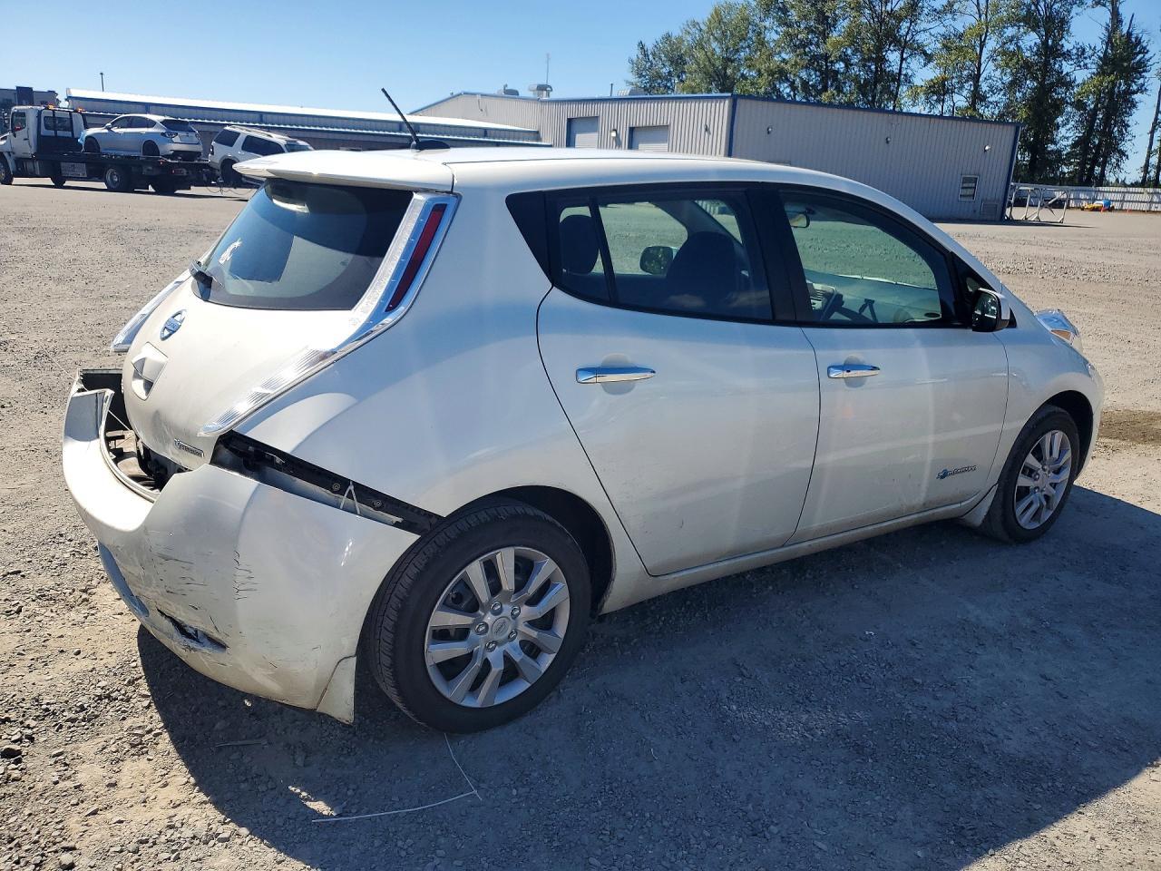 2016 NISSAN LEAF