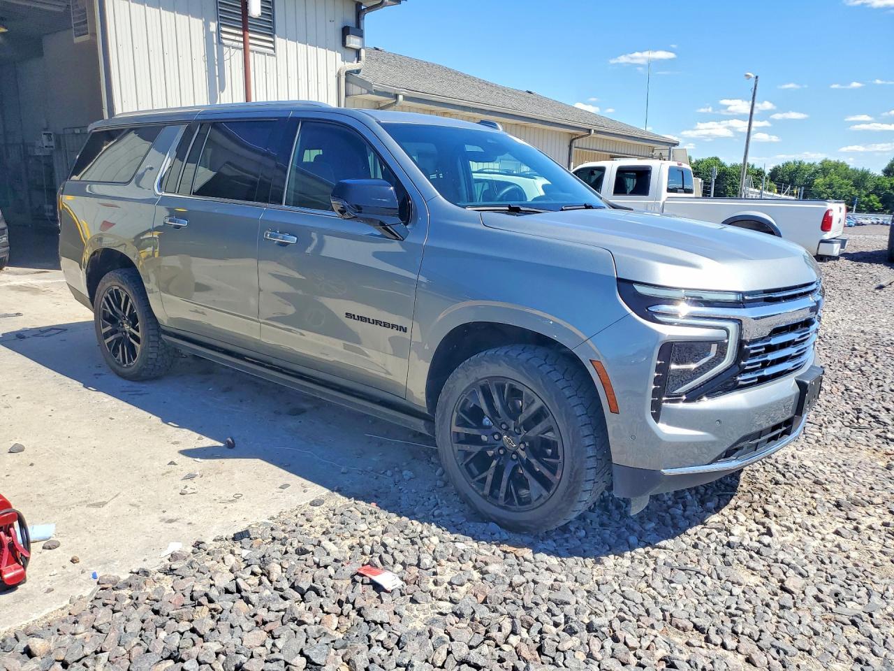 2025 CHEVROLET Suburban