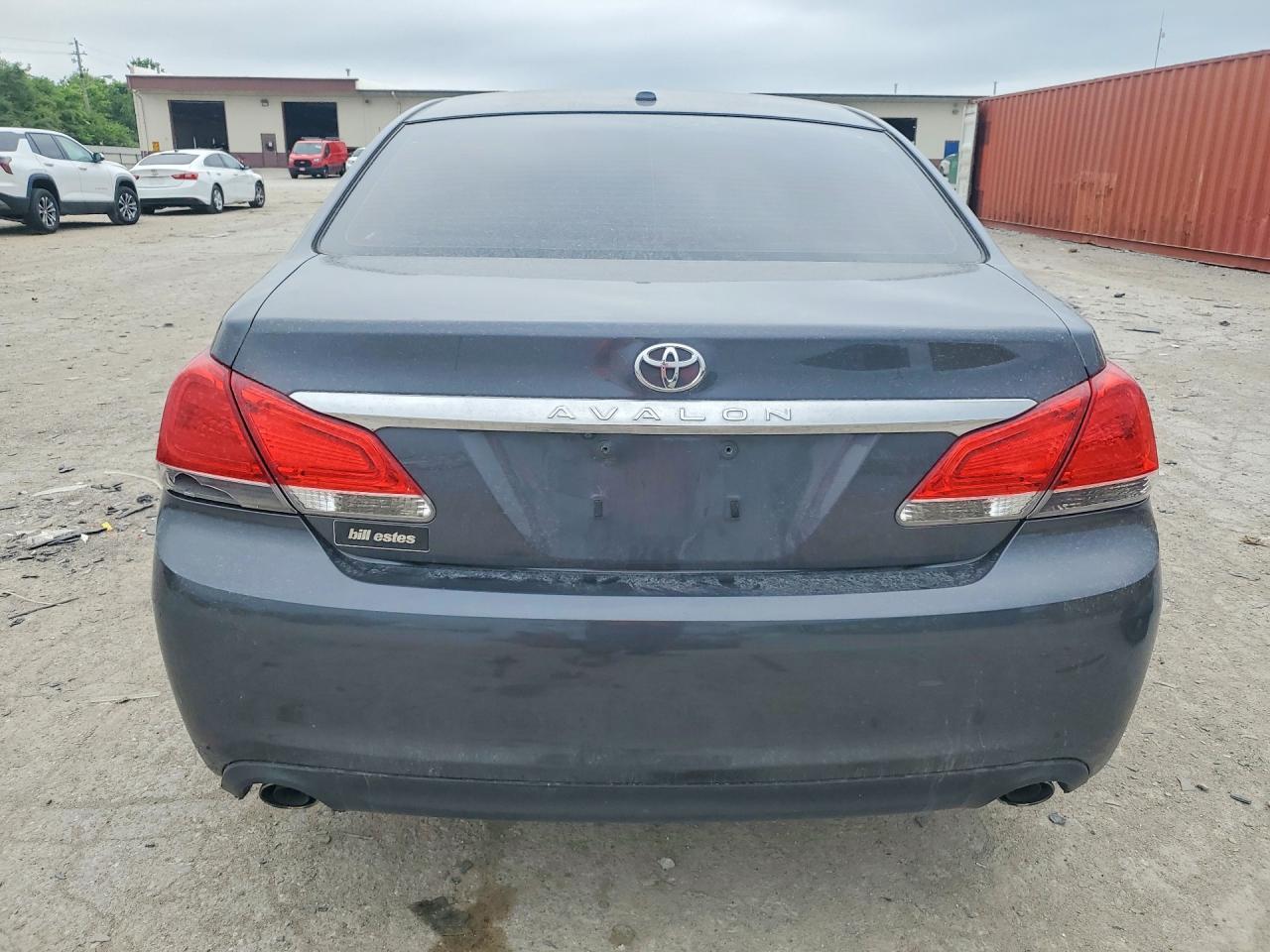 2011 TOYOTA Avalon