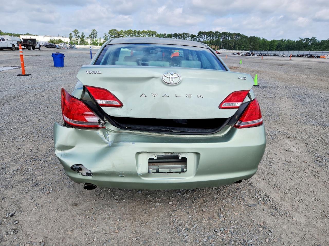 2006 TOYOTA Avalon