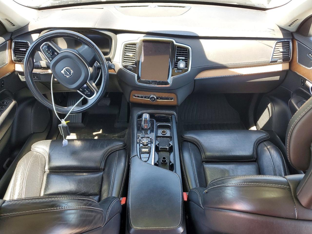 2016 VOLVO XC90