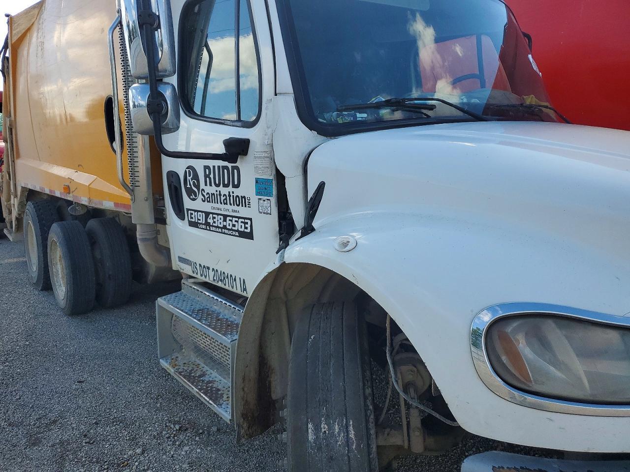 2009 FREIGHTLINER M2