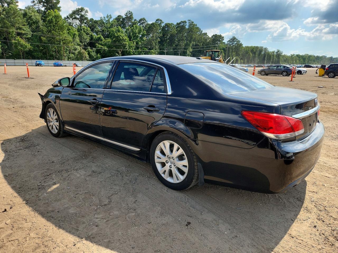 2011 TOYOTA Avalon