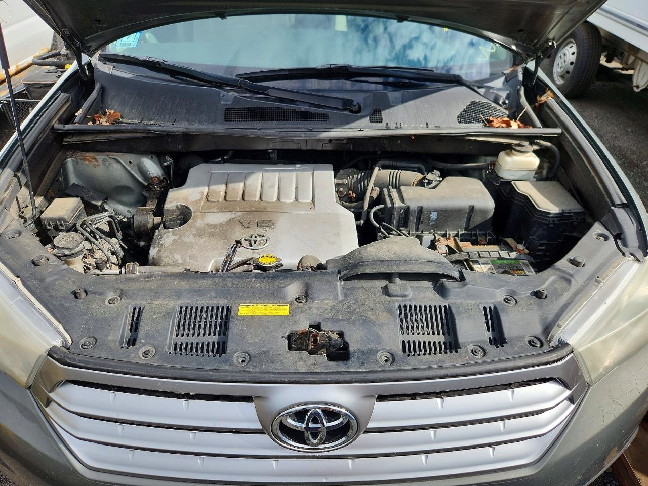 2011 TOYOTA HIGHLANDER