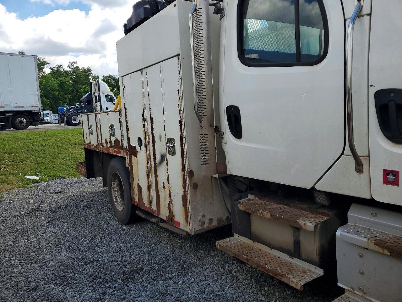 2021 FREIGHTLINER M2