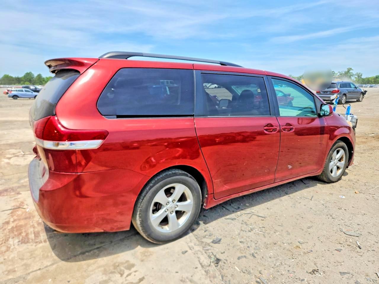 2012 TOYOTA SIENNA