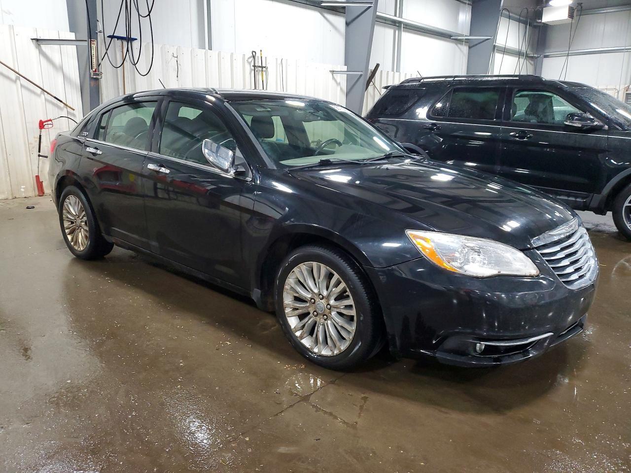 2011 CHRYSLER 200
