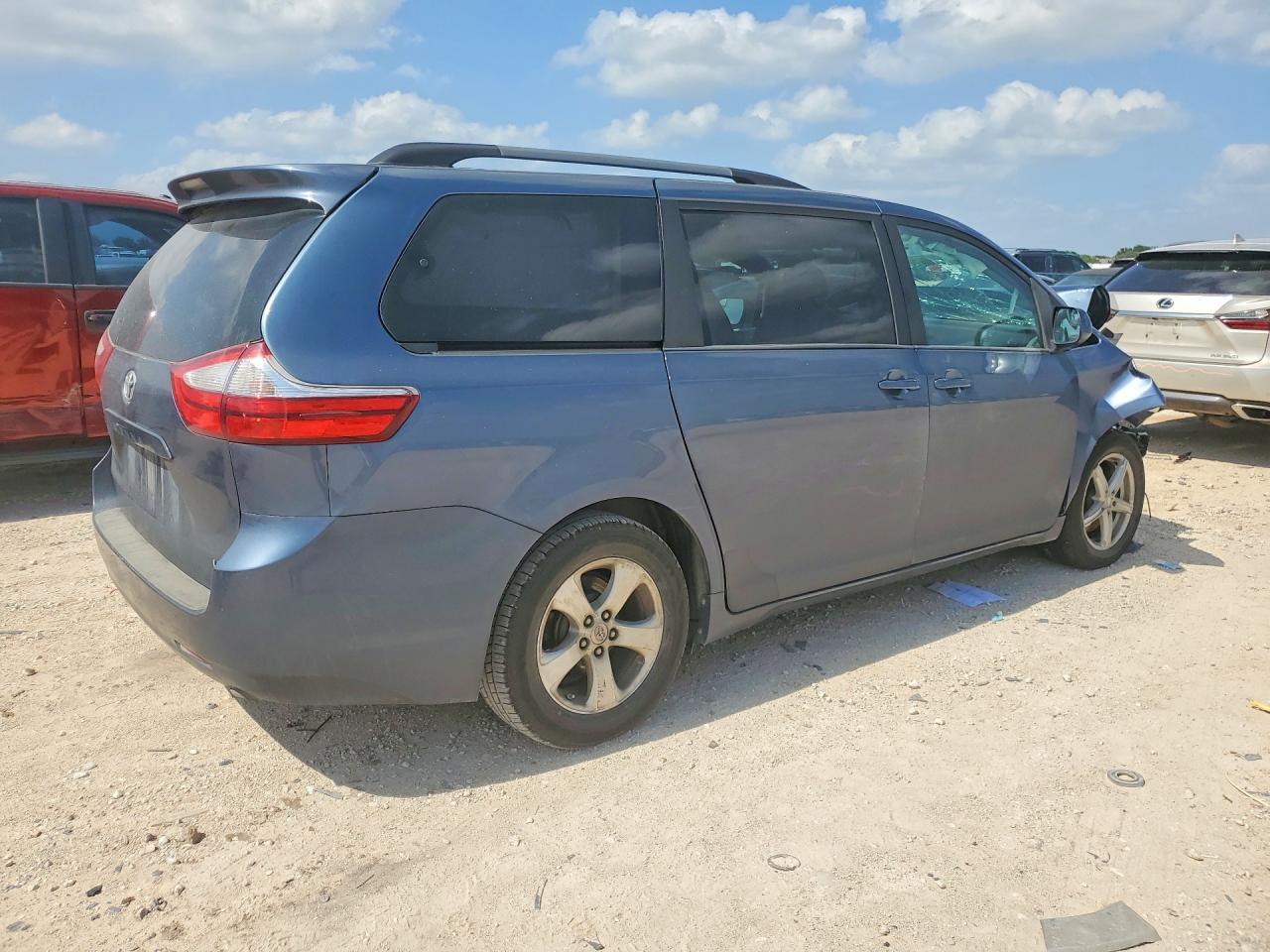 2016 TOYOTA SIENNA
