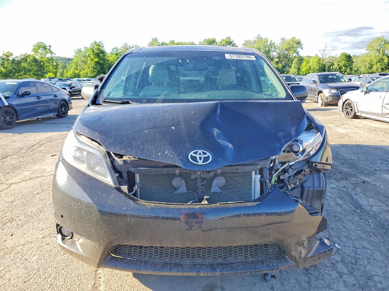 2016 TOYOTA SIENNA