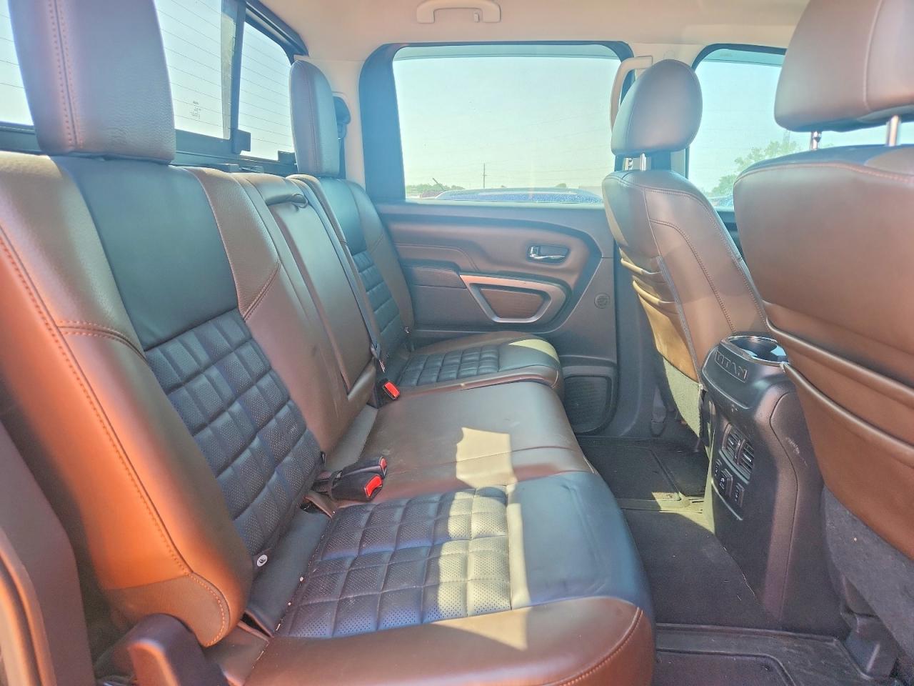 2016 NISSAN Titan